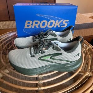 Men Brooks Glycerin 22 New In Box. Size 11.5 (Beetle / Celadon / Ivory)